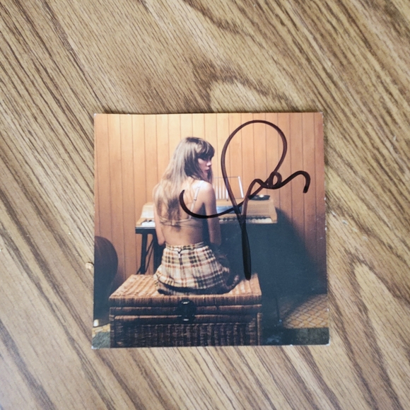 Taylor Swift signed Midnights Photocard